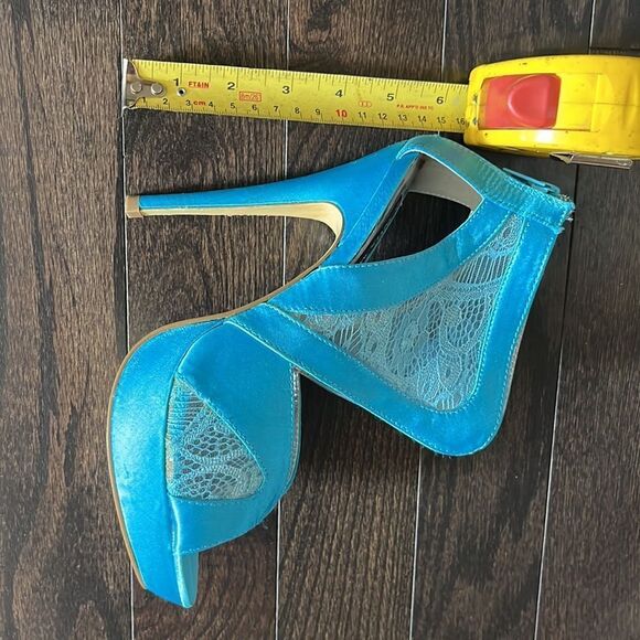 Brand new Light 💙 sandals with 🤍 lace - Picture 5 of 5